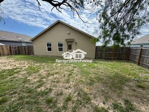 5731 Sunset Vis in San Antonio, TX - Building Photo - Building Photo