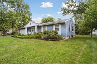 212 Fulton Blvd, Unit Large 2 Bedrooms 05-0070 in Parma, MI - Building Photo - Building Photo