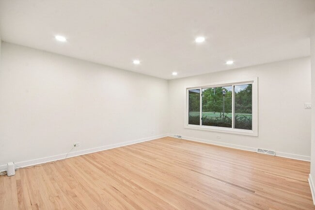 470 E Vallette St in Elmhurst, IL - Building Photo - Building Photo
