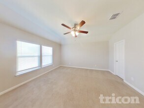 210 Posey Pass in New Braunfels, TX - Foto de edificio - Building Photo