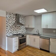1817 W Touhy Ave in Park Ridge, IL - Foto de edificio - Building Photo