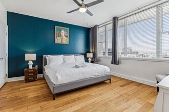 925 Common St in New Orleans, LA - Building Photo - Building Photo