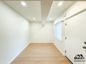 15634 Leadwell St in Los Angeles, CA - Building Photo - Building Photo