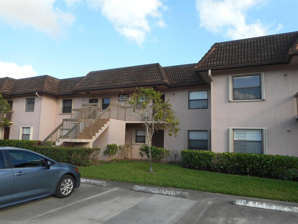 10346 NW 11th St, Unit 104 in Pembroke Pines, FL - Building Photo