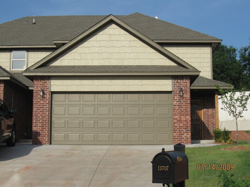 13707 Oxford Dr in Edmond, OK - Building Photo