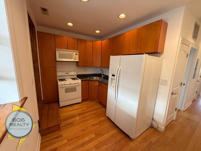 5207 W Belmont Ave, Unit 1 in Chicago, IL - Building Photo - Building Photo