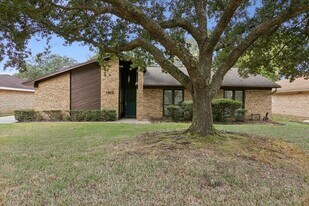 1915 Sam's Way in Beaumont, TX - Building Photo