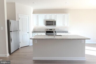 104 Cramsford St in Falling Waters, WV - Building Photo - Building Photo