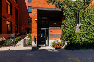 711 Bourget Rue in Montréal, QC - Building Photo - Building Photo