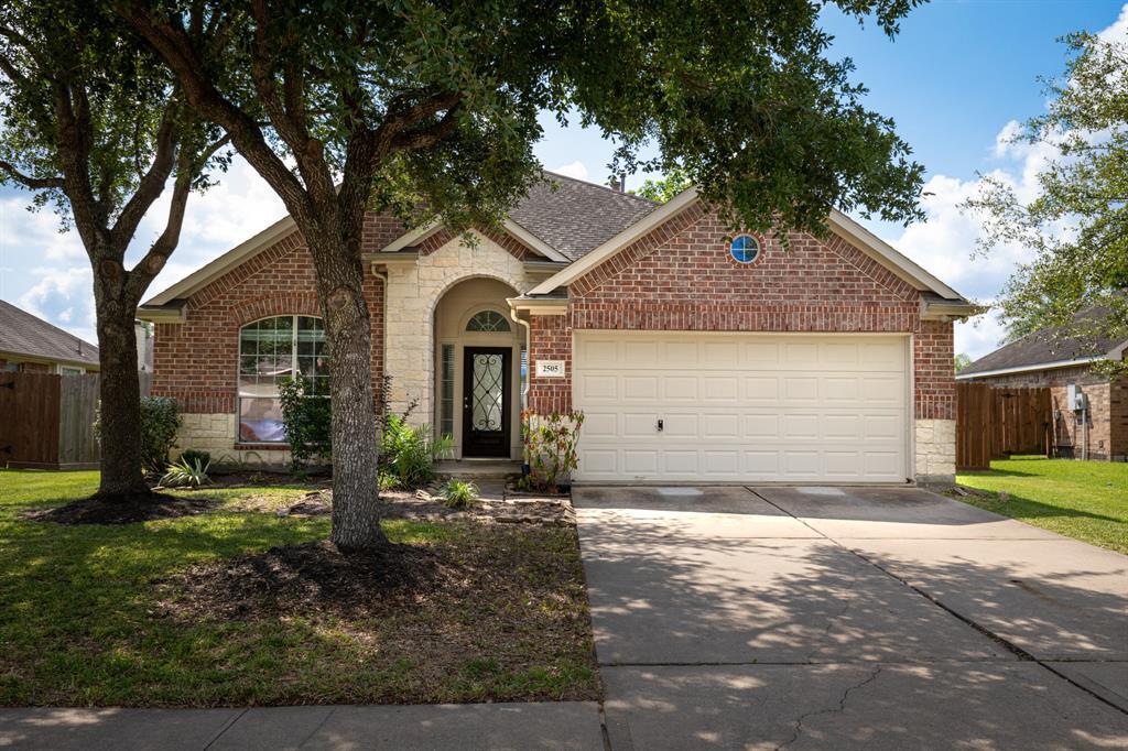 2505 Shady Falls Ln in Pearland, TX - Building Photo