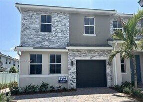 123 SW 171st Ln in Pembroke Pines, FL - Building Photo