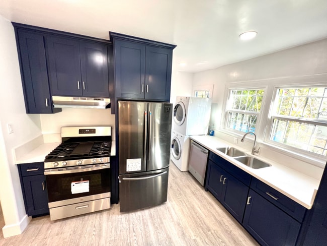 855 W 43rd Pl in Los Angeles, CA - Building Photo - Building Photo