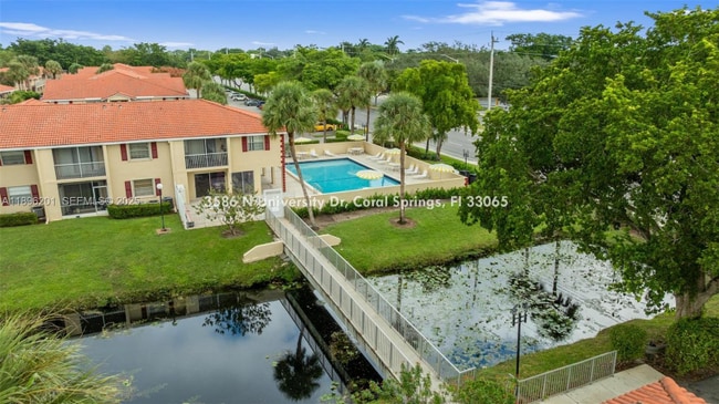 3586 N University Dr in Coral Springs, FL - Foto de edificio - Building Photo