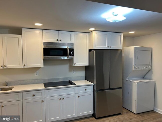 125 Oakview Dr SE in Leesburg, VA - Building Photo - Building Photo