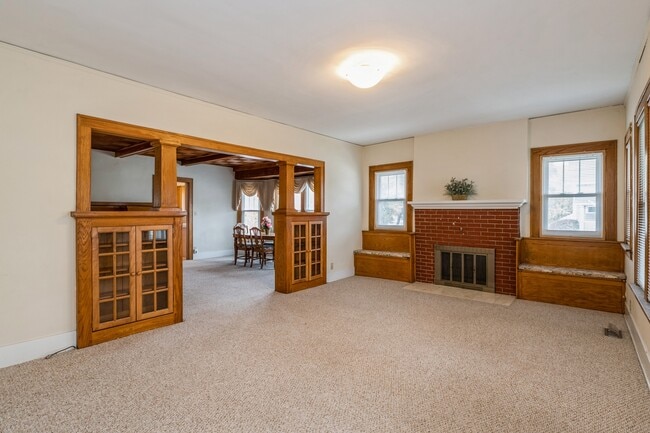 102 Park Pl in Libertyville, IL - Building Photo - Building Photo