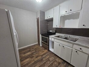 102 SW 25th St in Lawton, OK - Building Photo - Building Photo