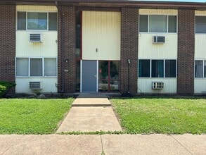 7571 Hazelcrest Dr in Hazelwood, MO - Building Photo - Building Photo