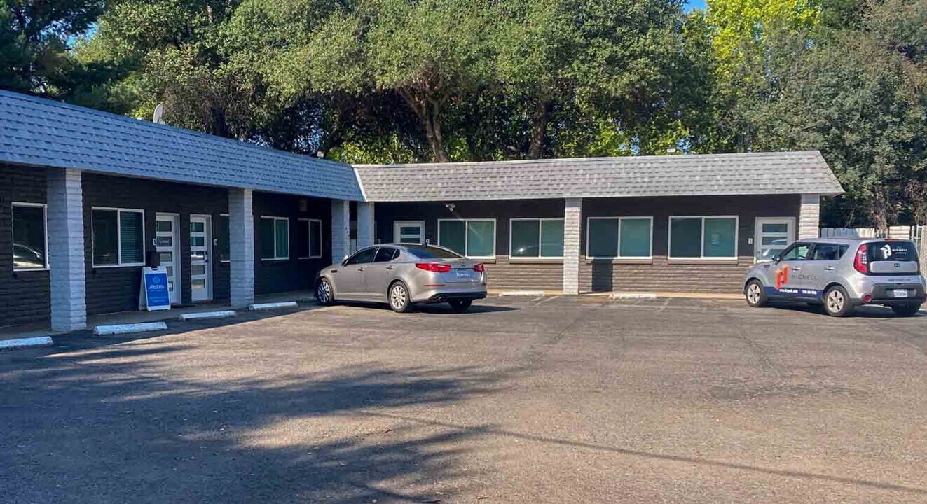 2494 Beverly Dr in Redding, CA - Building Photo