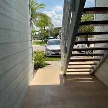1160 3rd Way in Vero Beach, FL - Foto de edificio - Building Photo