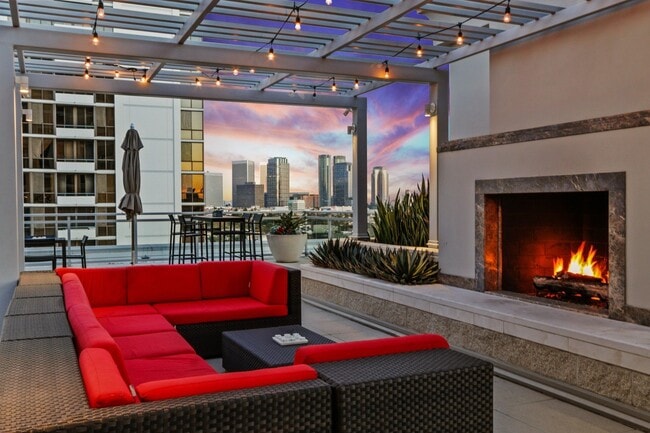 Wilshire Victoria Westwood Apartments in Los Angeles, CA - Building Photo - Building Photo