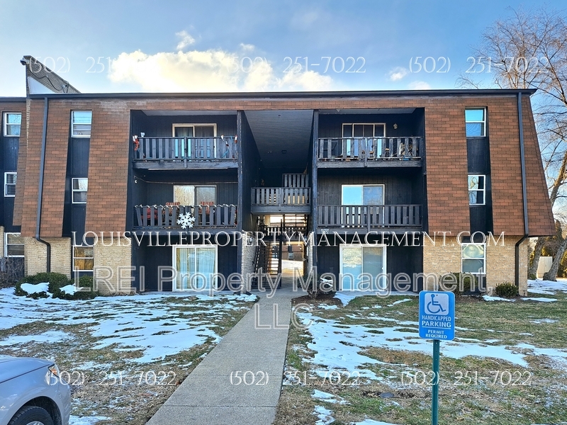 3500 Lodge Ln in Louisville, KY - Building Photo