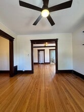 44 Oakwood Ave, Unit 2 in West Hartford, CT - Building Photo - Building Photo
