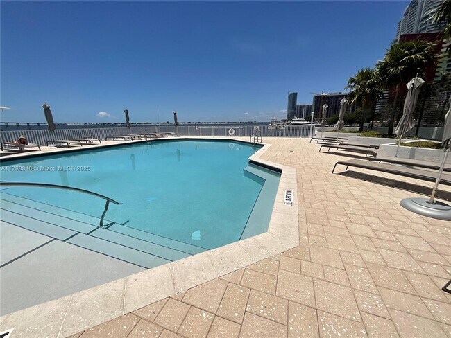 200 SE 15th Rd in Miami, FL - Building Photo - Building Photo