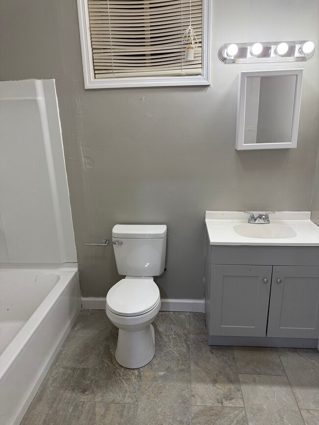 416 Sycamore St, Unit A in Weldon, NC - Building Photo - Building Photo