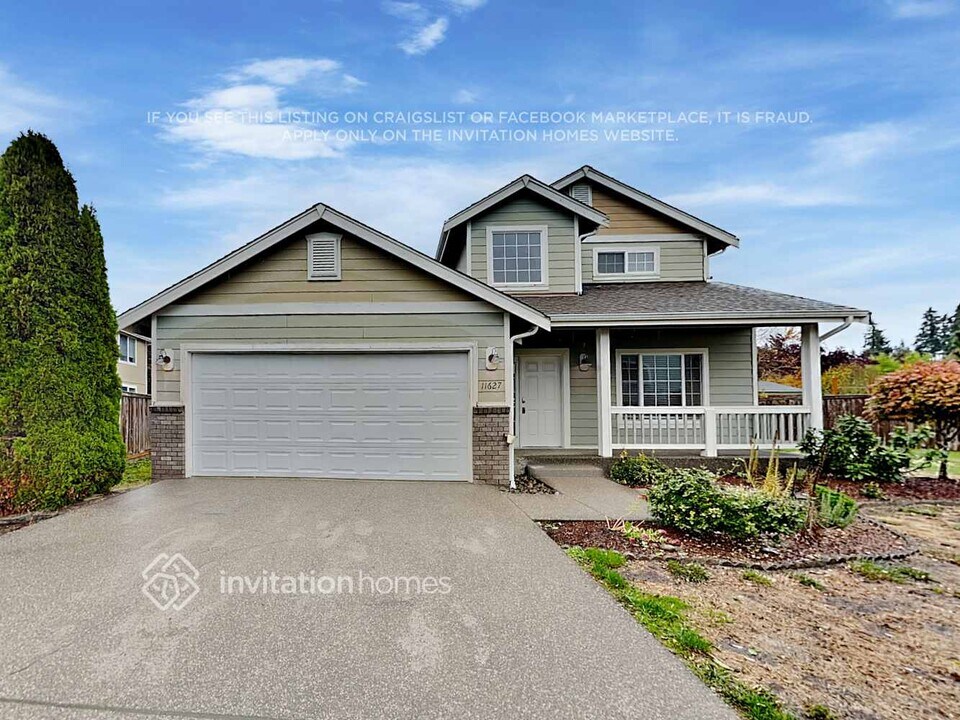 11627 172nd St E in Puyallup, WA - Building Photo