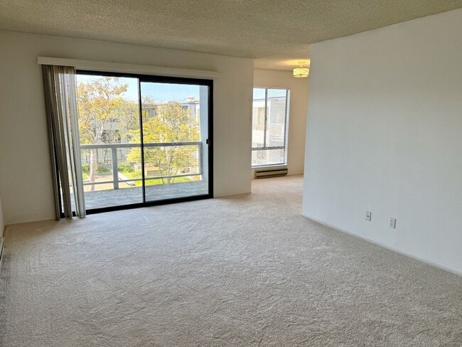 7 Commodore Dr in Emeryville, CA - Building Photo - Building Photo
