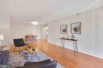 900 N Stafford St in Arlington, VA - Building Photo - Building Photo