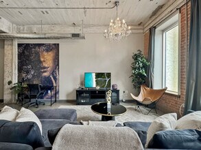 555 Evergreen St in Dallas, TX - Building Photo - Building Photo
