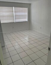 621 S Royal Poinciana Blvd in Miami Springs, FL - Building Photo - Building Photo