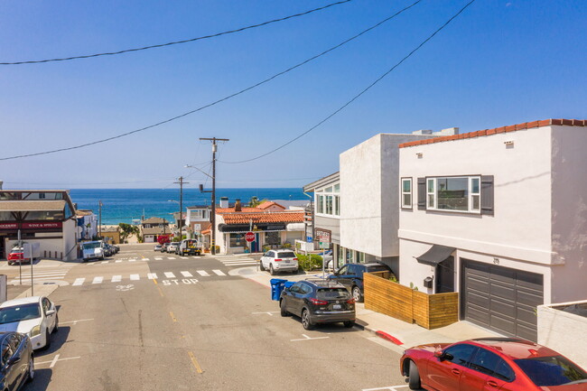 215 Longfellow Ave in Hermosa Beach, CA - Building Photo - Building Photo