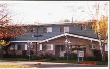 Lampliter Apartments in Stockton, CA - Building Photo - Building Photo