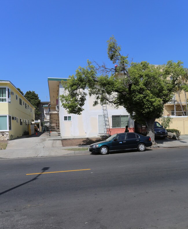 Harvard Garden Apartments in Los Angeles, CA - Building Photo - Building Photo