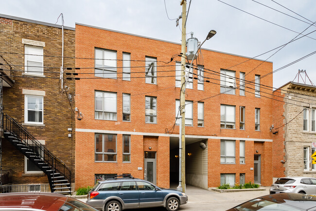 131 Saint-Philippe Rue in Montréal, QC - Building Photo - Building Photo