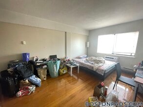 1110 Commonwealth Ave, Unit 306 in Boston, MA - Foto de edificio - Building Photo