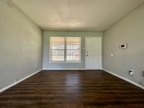 2612 E Auburn St in Lubbock, TX - Building Photo - Building Photo