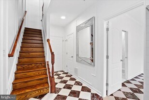 702 Sentry Square in Oxon Hill, MD - Building Photo