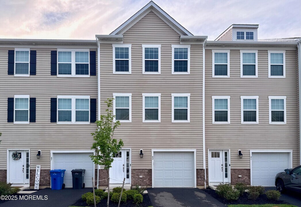 89 Melanie Wy in Stafford Township, NJ - Building Photo