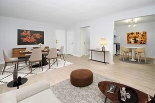 7200 Marion Ave in Levittown, PA - Building Photo