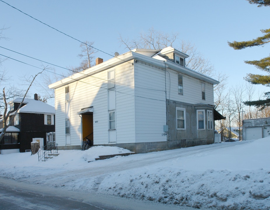 1035 Dean St in Schenectady, NY - Building Photo