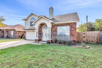 604 Harbor Town Dr in Arlington, TX - Building Photo - Building Photo