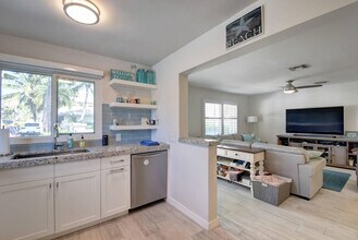 1020 Casuarina Rd in Delray Beach, FL - Building Photo - Building Photo