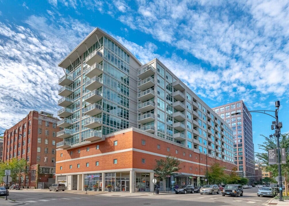 909 W Washington Blvd in Chicago, IL - Building Photo
