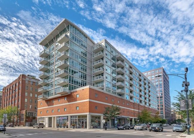 property at 909 W Washington Blvd