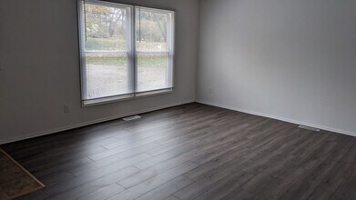 2717 Courtlandt Ave-Unit -2717 in Kalamazoo, MI - Foto de edificio - Building Photo