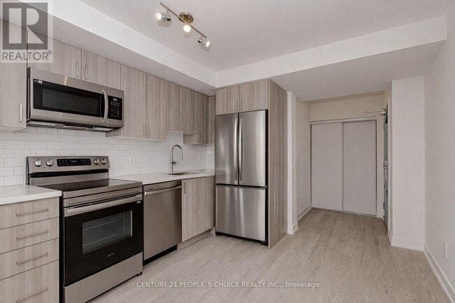 1010 Sandy Beach Rd in Pickering, ON - Building Photo - Building Photo