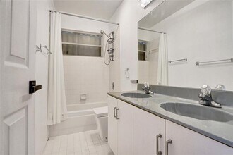 5421 Hawkes Bluff Ave in Davie, FL - Building Photo - Building Photo